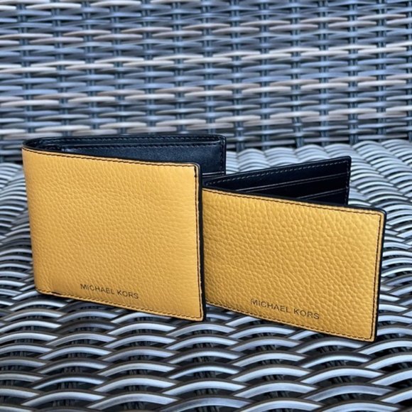 Michael Kors Men`s Cooper Pebbled Leather Billfold Wallet With Passcase - Picture 8 of 16